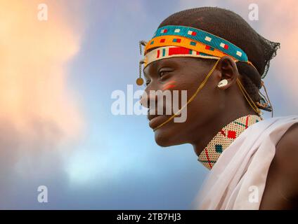 Ritratto di un giovane samburu moran, contea di Samburu, riserva nazionale di Samburu, Kenya Foto Stock