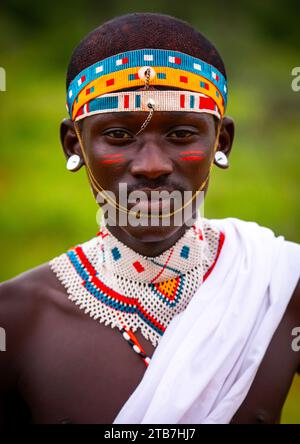 Ritratto di un giovane samburu moran, contea di Samburu, riserva nazionale di Samburu, Kenya Foto Stock