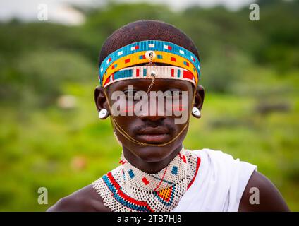 Ritratto di un giovane samburu moran, contea di Samburu, riserva nazionale di Samburu, Kenya Foto Stock