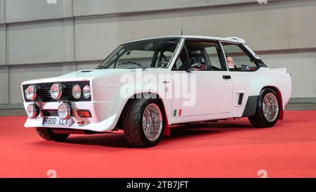 BILBAO, SPAGNA-11 NOVEMBRE 2023: 1976 Fiat 131 Abarth Rally stradale Foto Stock
