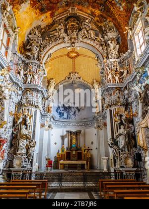 Altare della splendida chiesa barocca di San Francesco d'Assisi a Mazara del Vallo - Sicilia, Italia Foto Stock