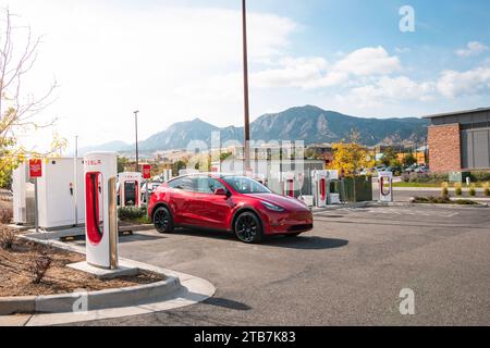 Terminali Supercharger, livello 3 (480 V) Supercharger o carica rapida CC, per veicoli elettrici Tesla. Per gentile concessione di Tesla, Inc Foto Stock