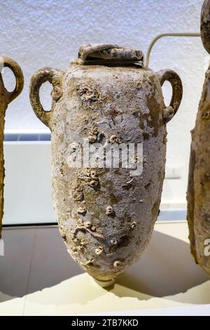 Anfora punica, fine V - metà IV secolo a.C., tipo ramon, Tunisia, probabilmente Malta e Sicilia occidentale - spedizione di vino - Museo archeologico Baglio Anselmi - Marsala, Sicilia, Italia Foto Stock