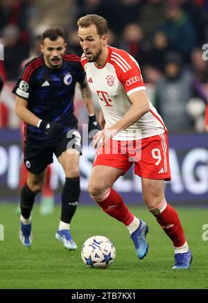 MONACO DI BAVIERA, GERMANIA - NOVEMBRE 29: Partita di UEFA Champions League tra FC Bayern MŸnchen e FC Copenhagen all'Allianz Arena il 29 novembre 2023 a Monaco di Baviera, Germania. Harry Kane del Bayern Muenchen FC Bayern MŸnchen FC Kopenhagen © diebilderwelt / Alamy Stock Foto Stock