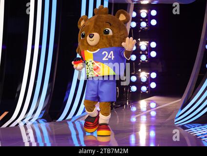 Amburgo, Deutschland. 2 dicembre 2023. Firo: 02.12.2023 calcio, calcio, Euro EM 2024 UEFA European Championship Men's Draw UEFA EURO 2024 Final Tournament Draw ad Amburgo sorteggio gruppo EM Euro Mascot Albart Credit: dpa/Alamy Live News Foto Stock