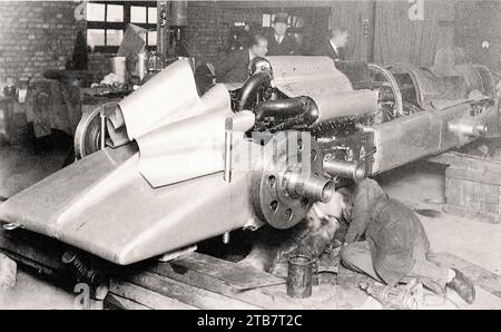 1929 Freccia d'Oro in costruzione - immagine di auto d'epoca Foto Stock