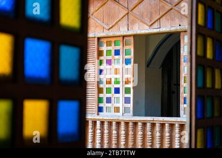 Un convento di Lazi con ringhiere in ferro progettate in modo complesso a Siquijor, Filipini Foto Stock