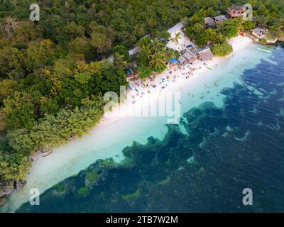 Vista aerea di Paliton Beach, Siquijor, Filippine Foto Stock