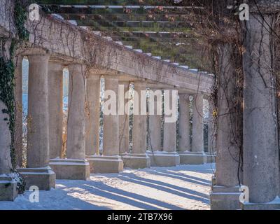 Centennial Hall Pergola Giardino Giapponese Parco Szczytnicki nella neve invernale di Breslavia bassa Slesia Polonia Foto Stock