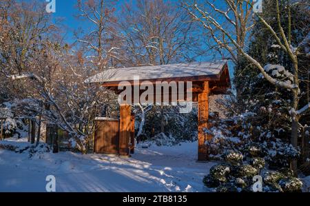 Centennial Hall Pergola Giardino Giapponese Parco Szczytnicki nella neve invernale di Breslavia bassa Slesia Polonia Foto Stock