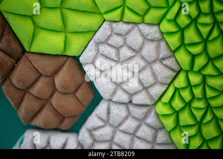 Le piastrelle sono fatte di Mycelium, una struttura radicale di funghi, legano con altri materiali o rifiuti come i frammenti di legno al cemento in una struttura a blocchi. Foto Stock