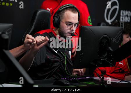 HELSINKI, FINLANDIA - NOVEMBRE 30: Dorian 'xertioN' Berman della MOUZ Fistbumps durante Elisa Masters Espoo 2023 - giorno 2 presso la sede di Elisa il 30 novembre 2023 a Helsinki, Finlandia. (Foto di Gabriel Calvino Alonso/Orange Pictures) Foto Stock