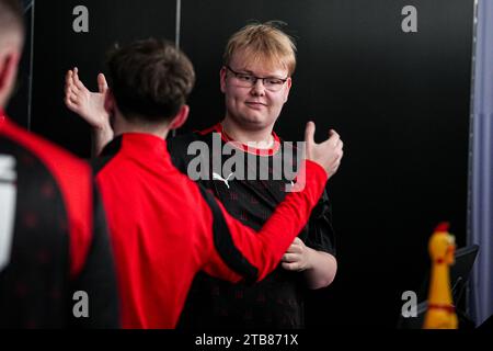 HELSINKI, FINLANDIA - NOVEMBRE 30: Jimi 'Jimpphat' Salo di MOUZ celebra la vittoria durante Elisa Masters Espoo 2023 - giorno 2 presso la sede centrale Elisa il 30 novembre 2023 a Helsinki, Finlandia. (Foto di Gabriel Calvino Alonso/Orange Pictures) Foto Stock