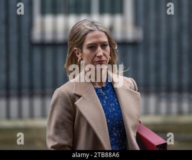 Downing Street, Londra, Regno Unito. 5 dicembre 2023. Laura Trott, capo segretario al Tesoro a Downing Street per una riunione settimanale del gabinetto. Crediti: Malcolm Park/Alamy Live News Foto Stock