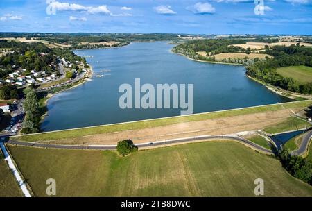 Lago “lac de la Liez” vicino a Langres (Francia nord-orientale): Vista aerea del lago il serbatoio fornisce acqua al livello superiore del canale Marne-Saone Foto Stock