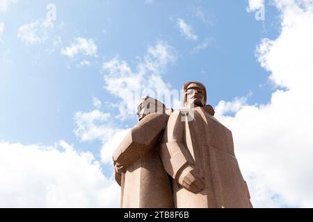 Monumento dei fucilieri lettoni nella città vecchia di riga, lettonia Foto Stock