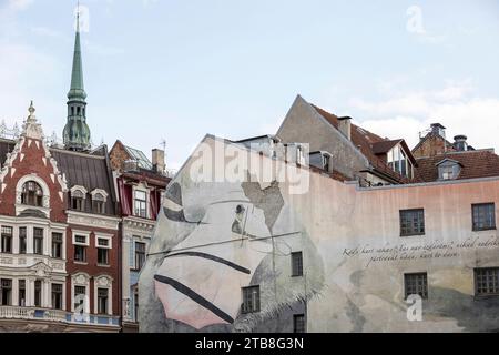 Bellissimi edifici antichi nella parte vecchia della città di riga in Lettonia Foto Stock