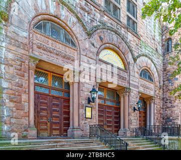 Adolph Fleischman e Isaac Perry progettarono la sinagoga Temple Beth Emeth, costruita nel 1889, che in seguito divenne la Pentecostale Wilborn Temple First Church. Foto Stock