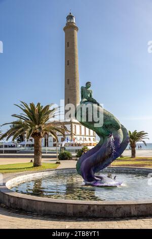 Gran Canaria, Spagna - 23 novembre 2023: Faro di Maspalomas e fontana morenica a Gran Canaria, spagna, Foto Stock