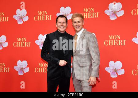 Malte Arkona und Lukas Sauer beim Mon Cheri Barbara Tag Event AM 4.12.2023 a Muenchen Foto Stock