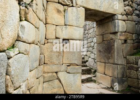 Muri di pietra degli edifici di Machu Picchu; Perù Foto Stock