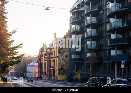 Oslo, Norvegia - 29 settembre 2021: Strada nella città di Oslo al tramonto Foto Stock