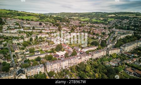 Vista aerea con droni su Larkhall e Fairfield Park, Bath UK. (24-08-2023) Foto Stock