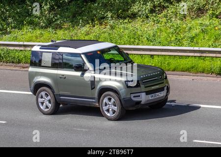 Prova del veicolo del prototipo Land Rover Defender 2020, furgone diesel con tetto rigido S D Auto SD4 D200 AWD, presenta un nuovo stile Foto Stock