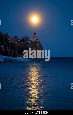 Faro di Split Rock a sud-ovest di Silver Bay, sulla sponda nord del lago Superior; Silver Bay, Minnesota, Stati Uniti d'America Foto Stock