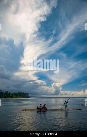 Rafting lungo Rio grande, Port Antonio, Giamaica; Port Antonio, Giamaica Foto Stock