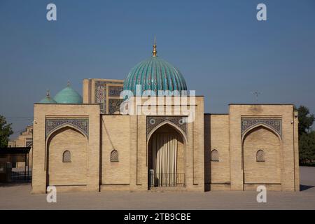 Muyi Muborak Madrasa (Museo della Biblioteca) nel complesso Hazrati Imam; Tashkent, Uzbekistan Foto Stock