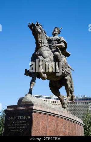 Monumento di Amir Temur in Piazza Amir Temur; Tashkent, Uzbekistan Foto Stock