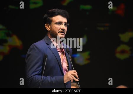 Calcutta, Bengala Occidentale, India. 5 dicembre 2023. Il cricket è diventato industriale Sourav Ganguly rivolgendosi alla funzione inaugurale della 29a edizione del Kolkata International Film Festival (KIFF 29), organizzato dal Dipartimento per gli affari culturali e dell'informazione del governo del Bengala Occidentale, che si terrà tra il 5 e il 12 dicembre 2023 a Calcutta, la capitale culturale dello Stato del Bengala Occidentale. Questo festival è accreditato dalla International Federation of Film Producers' Association o FIAPF. (Immagine di credito: © Biswarup Ganguly/Pacific Press via ZUMA Press Wire) USO EDITORIALE Foto Stock