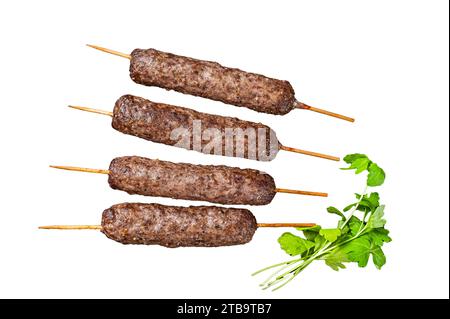 Shish kebab alla griglia, kofta kofte kebab arabo con agnello macinato e carne di manzo con spiedino. Isolata, sfondo bianco Foto Stock