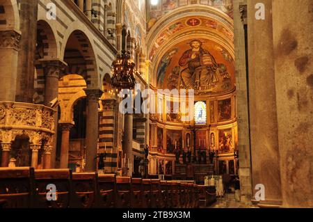 All'interno del Duomo di Pisa. Foto Stock