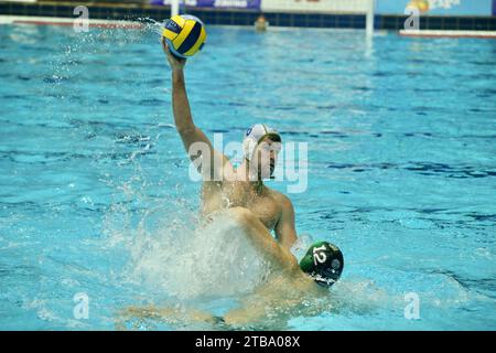 Spalato, Croazia. 5 dicembre 2023. SPALATO, CROAZIA - 5 DICEMBRE: Duje Pejkovic di Jadran Spalato in azione durante la partita a gironi della LEN Champions League tra VK Jadran Spalato e FTC Telekom Budapest allo Sportski Centar Poljud il 5 dicembre 2023 a Spalato, Croazia. Foto: Ivo Cagalj/PIXSELL credito: Pixsell/Alamy Live News Foto Stock