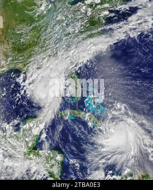 Tempesta tropicale Marco nel Golfo del Messico e tempesta tropicale Laura vicino a Cuba nei Caraibi. Foto Stock