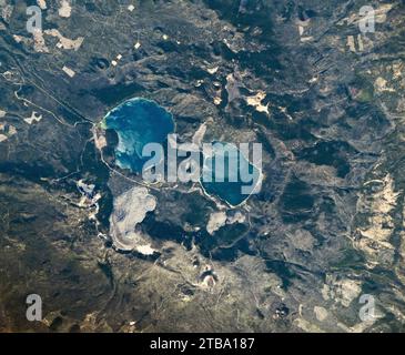 Vista dallo spazio del vulcano Newberry nelle Cascade Mountains orientali dell'Oregon. Foto Stock