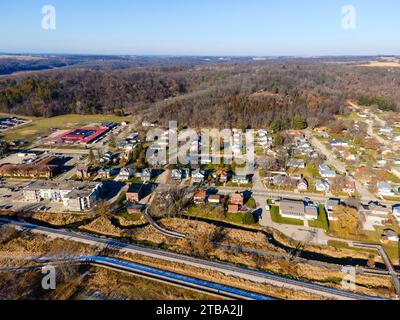 Foto aerea di Cross Plains, Wisconsin, USA in una fresca giornata autunnale. Foto Stock