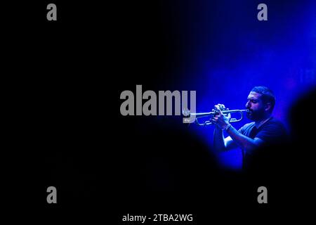 Brno, Repubblica Ceca. 5 dicembre 2023. Il trombettista francese Ibrahim Maalouf si esibisce durante il suo concerto al JazzFest di Brno, Repubblica Ceca, 5 dicembre 2023. Crediti: Patrik Uhlir/CTK Photo/Alamy Live News Foto Stock