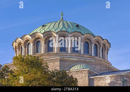 Cupola verde presso la Chiesa ortodossa orientale della domenica Santa Sofia Bulgaria Foto Stock