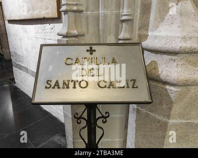 Valencia, Spagna - 25 settembre 2023: La Cattedrale dell'assunzione (Cattedrale di Santa Maria) è una chiesa parrocchiale cattolica. Archi interni medievali Foto Stock