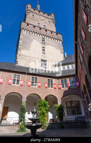 Lo Schwanenburg a Kleve, la torre del cigno, il museo e sede del distretto e della corte regionale di Kleve, NRW, Germania Foto Stock