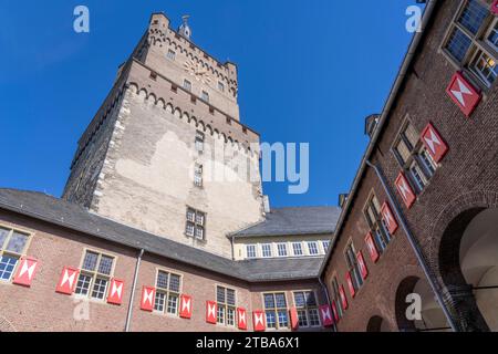 Lo Schwanenburg a Kleve, la torre del cigno, il museo e sede del distretto e della corte regionale di Kleve, NRW, Germania Foto Stock