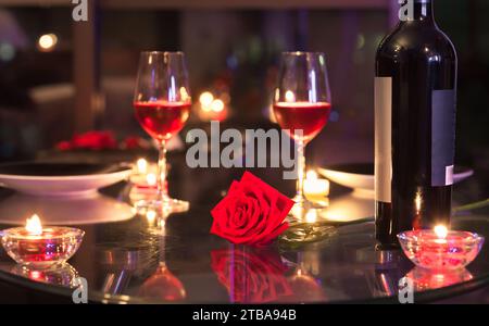 Cena romantica a lume di candela. Foto Stock