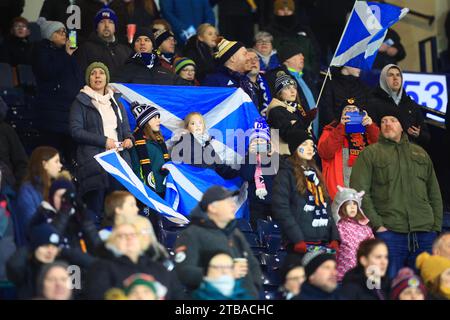 Glasgow, Scozia, Regno Unito. 5 dicembre 2023; Hampden Park, Glasgow, Scozia: UEFA Womens Nations League, Scotland versus England; Scotland Fans Credit: Action Plus Sports Images/Alamy Live News Foto Stock