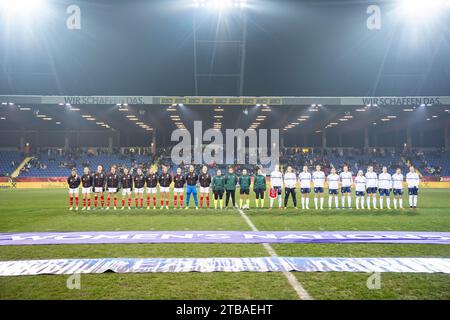 St Polten, Austria. 5 dicembre 2023. Formazione iniziale delle squadre nazionali femminili davanti alla partita di calcio Austria - Norvegia UEFA Women's Nations League 2023/2024 nella Niederoesterreich-/NV-Arena di St. Poelten. Credito: Andreas Stroh/Alamy Live News Foto Stock