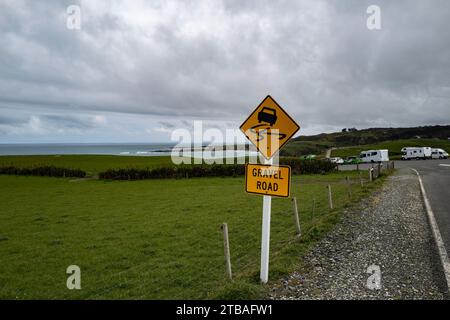 Viaggio in auto intorno all'Isola del Sud della nuova Zelanda. Nella foto si trova a Slope Point, il punto più meridionale dell'isola meridionale della nuova Zelanda Foto Stock