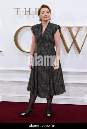 Londra, Regno Unito. 5 dicembre 2023. Lesley Manville arriva alla celebrazione finale della Crown Season 6, Royal Festival Hall, Londra. Credito: Doug Peters/EMPICS/Alamy Live News Foto Stock