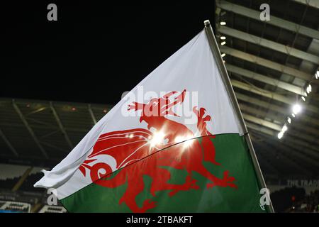 Swansea, Regno Unito. 5 dicembre 2023. Una bandiera gallese prima della partita. Galles donne contro Germania donne, UEFA Women's Nations League, gruppo C partita allo Stadio Swansea.com, Galles del Sud martedì 5 dicembre 2023. Solo per uso editoriale, foto di Andrew Orchard/Andrew Orchard fotografia sportiva/Alamy Live news credito: Andrew Orchard fotografia sportiva/Alamy Live News Foto Stock